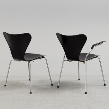 ARNE JACOBSEN, karmstol och stol, "Sjuan", Fritz Hansen, 1965-7.