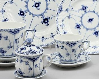 SERVISDELAR, 140 delar, "Musselmalet", porslin, Royal Copenhagen, 1900-talets andra hälft.