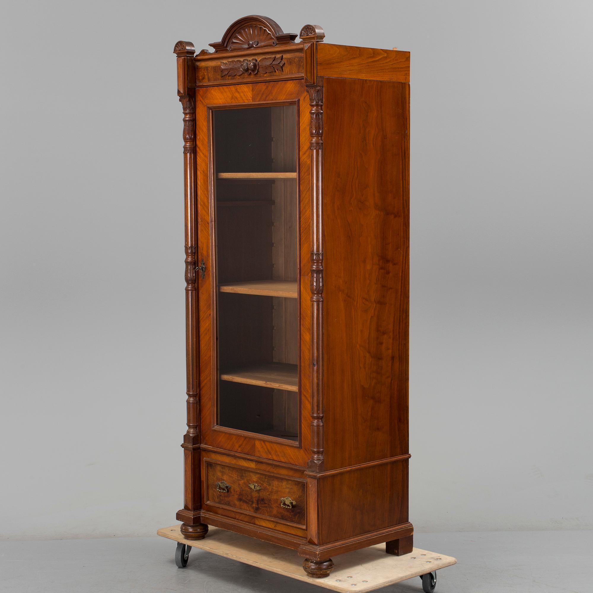 VITRINSKÅP, nyrenässans, sent 1800-tal.