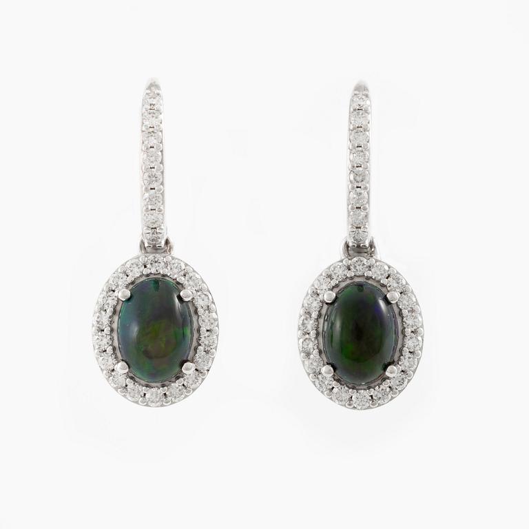 Earrings 18K white gold with opals and brilliant-cut diamonds.