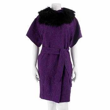 752. DOLCE & GABBANA, a purple silk and cotton coat with detachable fur collar, size 38.
