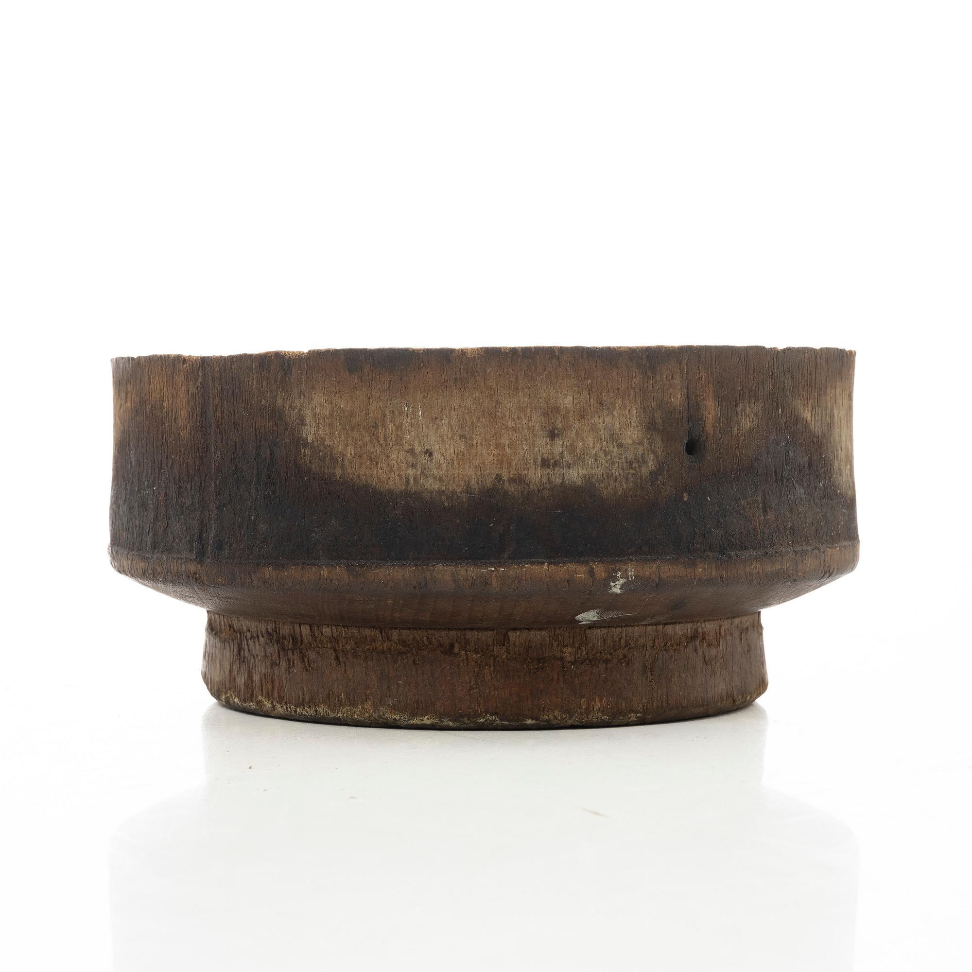 A deep dish, folk art, 18th/19th century.