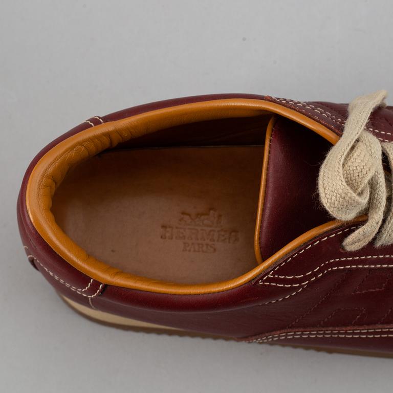 HERMÈS, a pair of leather sneakers size 37.