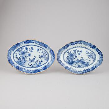 A pair of blue and white serving dishes, China, Qianlong (1736-95).