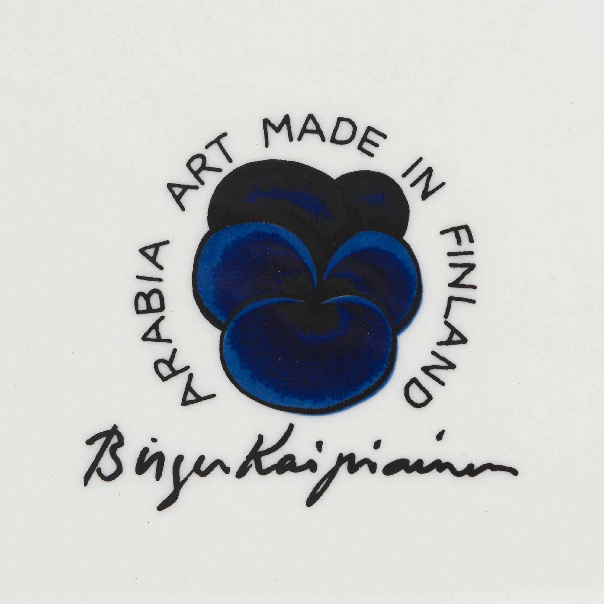 Birger Kaipiainen, a ceramic dish, marked Birger Kaipiainen Arabia Art Made in Finland.
