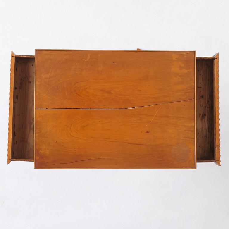 A late Gustavian mahogny table.