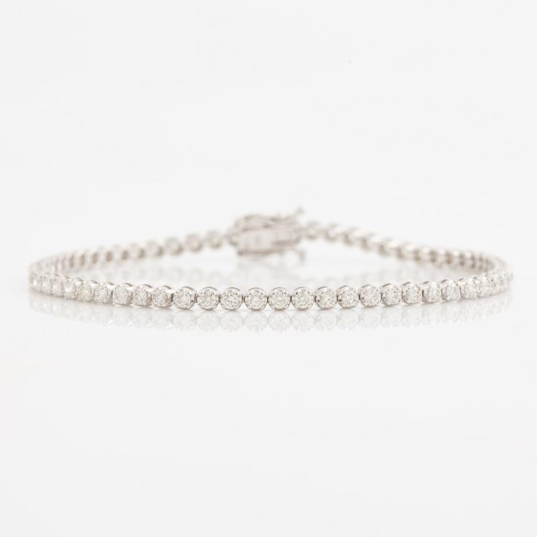 Tennis bracelet 18K white gold with brilliant-cut diamonds.