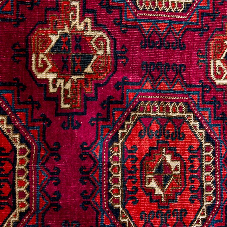 Matto, Turkmen, antiikki, n. 397x233 cm.