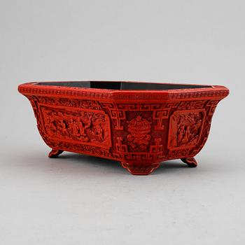 An octagonal flower pot, China, presumably early 20th Centruy.