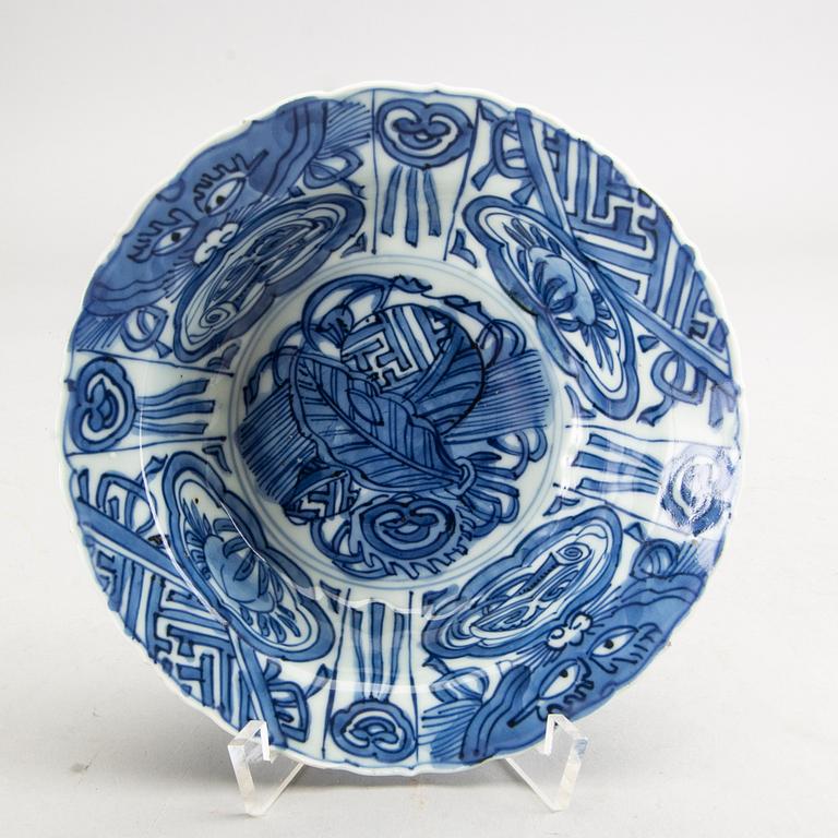 A Chinese kraak porcelain Ming dynasty Wanli bowl.