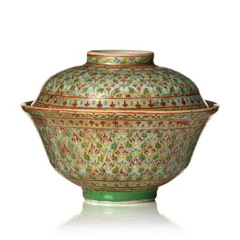 901. A Benjarong bowl with cover, Qing dynasty, with a Jiajing mark and of the period (1522-66).