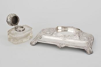 SKRIVSTÄLL, försilvrad metall, silver och glas, bl a Carl J Andersson Stockholm 1909.