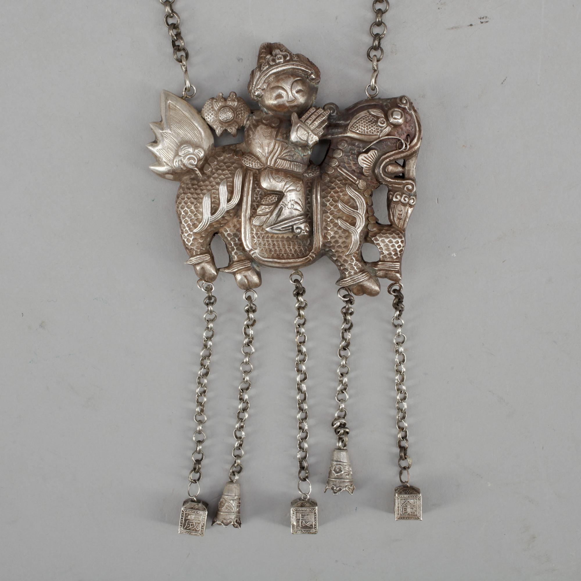 HALSBAND, silver, Kina, 1900-tal. Vikt ca 100 g.