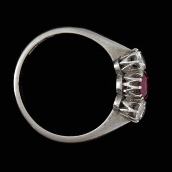 RING, platina med rubin och två diamanter totalt ca 0,3 ct. CG Hallberg, Stockholm 1964. Vikt ca 4 gram.