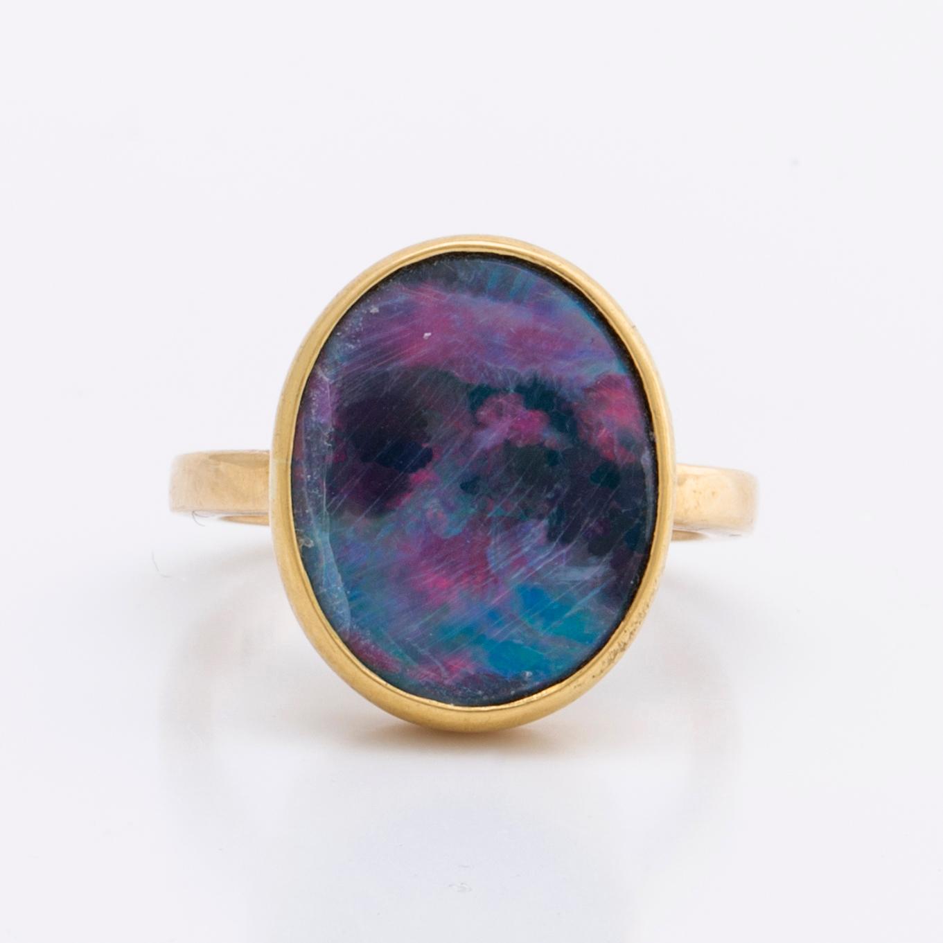 RING 14K gold 1 opal approx 15 x 12 mm.