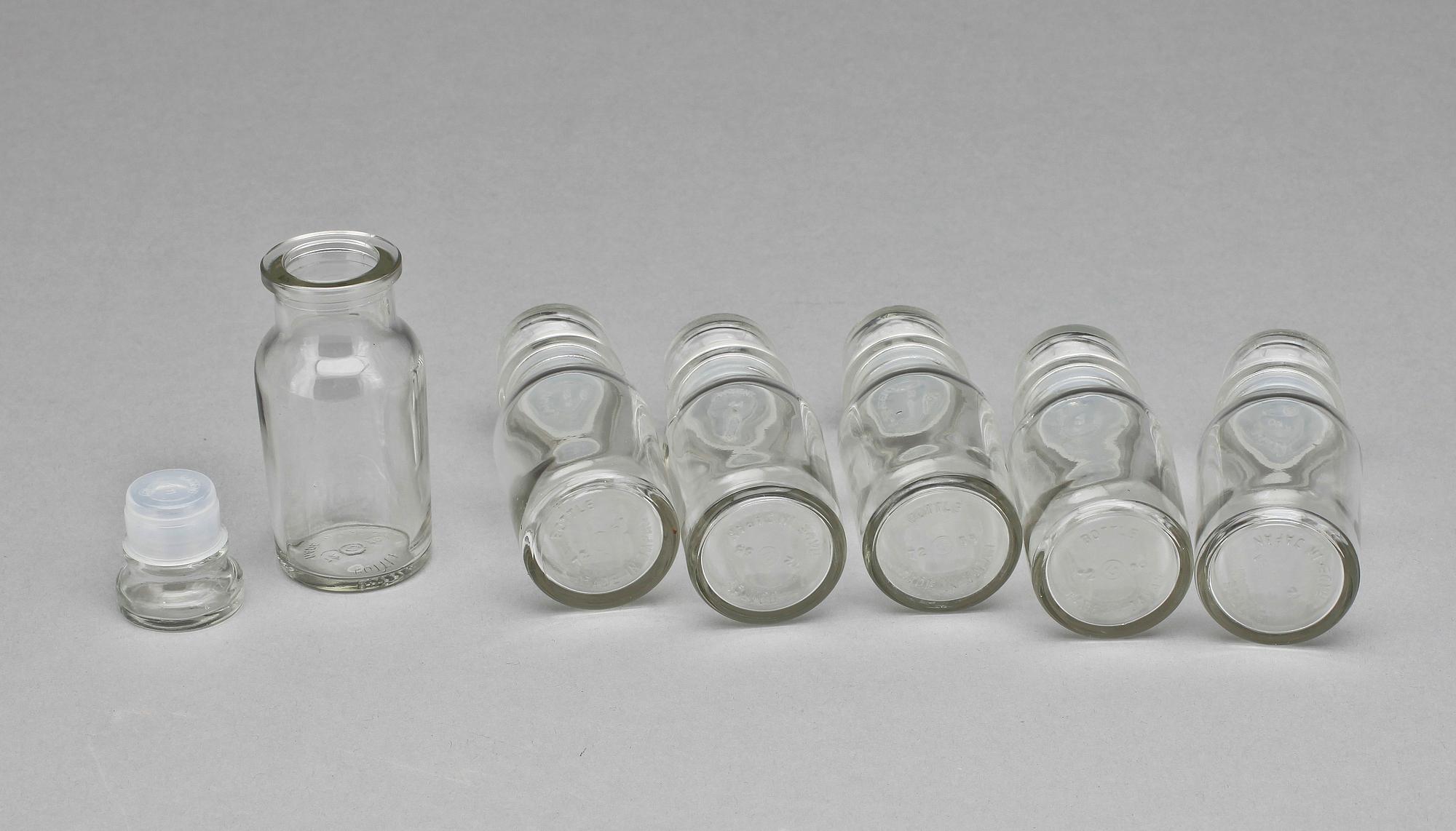 APOTEKSBURKAR, 5 st, glas, bla Belgien, 1900-talets första hälft/mitt.
