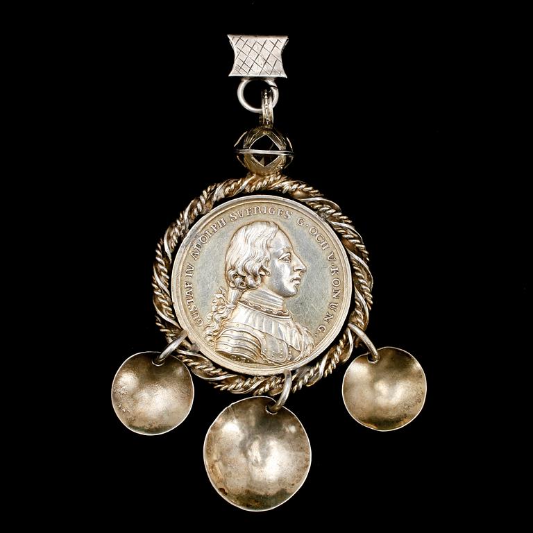 HÄNGE, silver, medalj märkt 1797, Gustaf IV Adolf. Vikt ca 43 g.