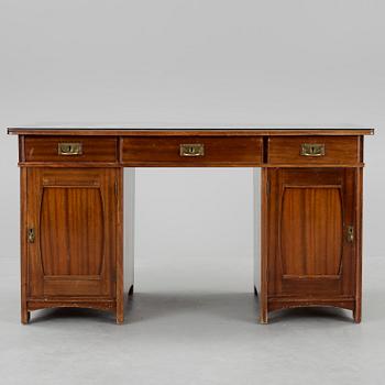 SKRIVBORD med STOL, jugend, 1900-talets början.