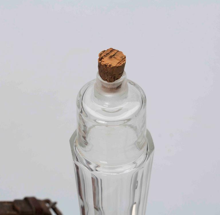 PLUNTA, glas med skinnfodral. 1800/1900-tal.