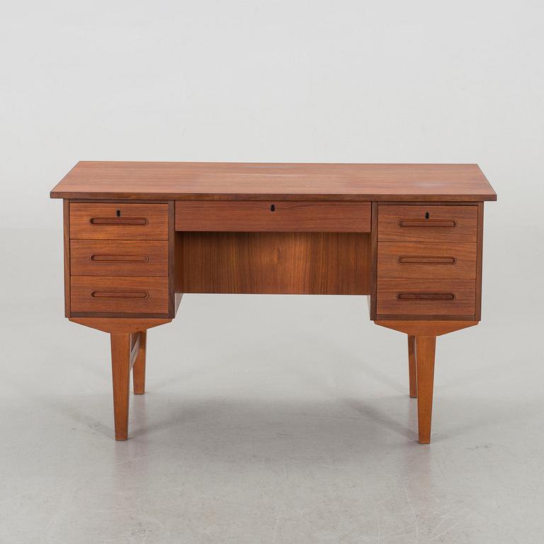 A MID 20TH CENTURY WRITING DESK.