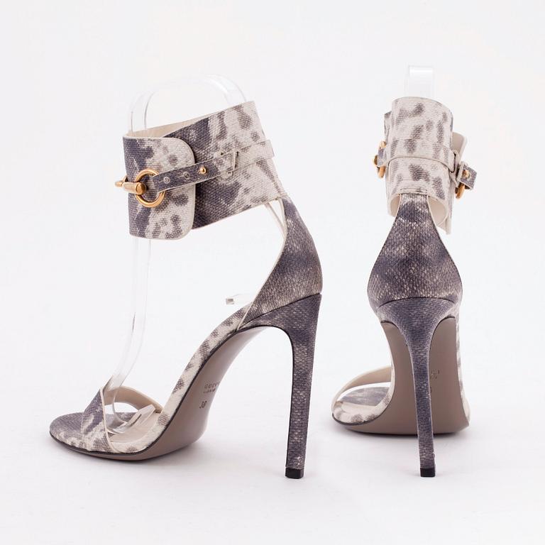 GUCCI, a pair of white & grey leather sandals, "Ursula".