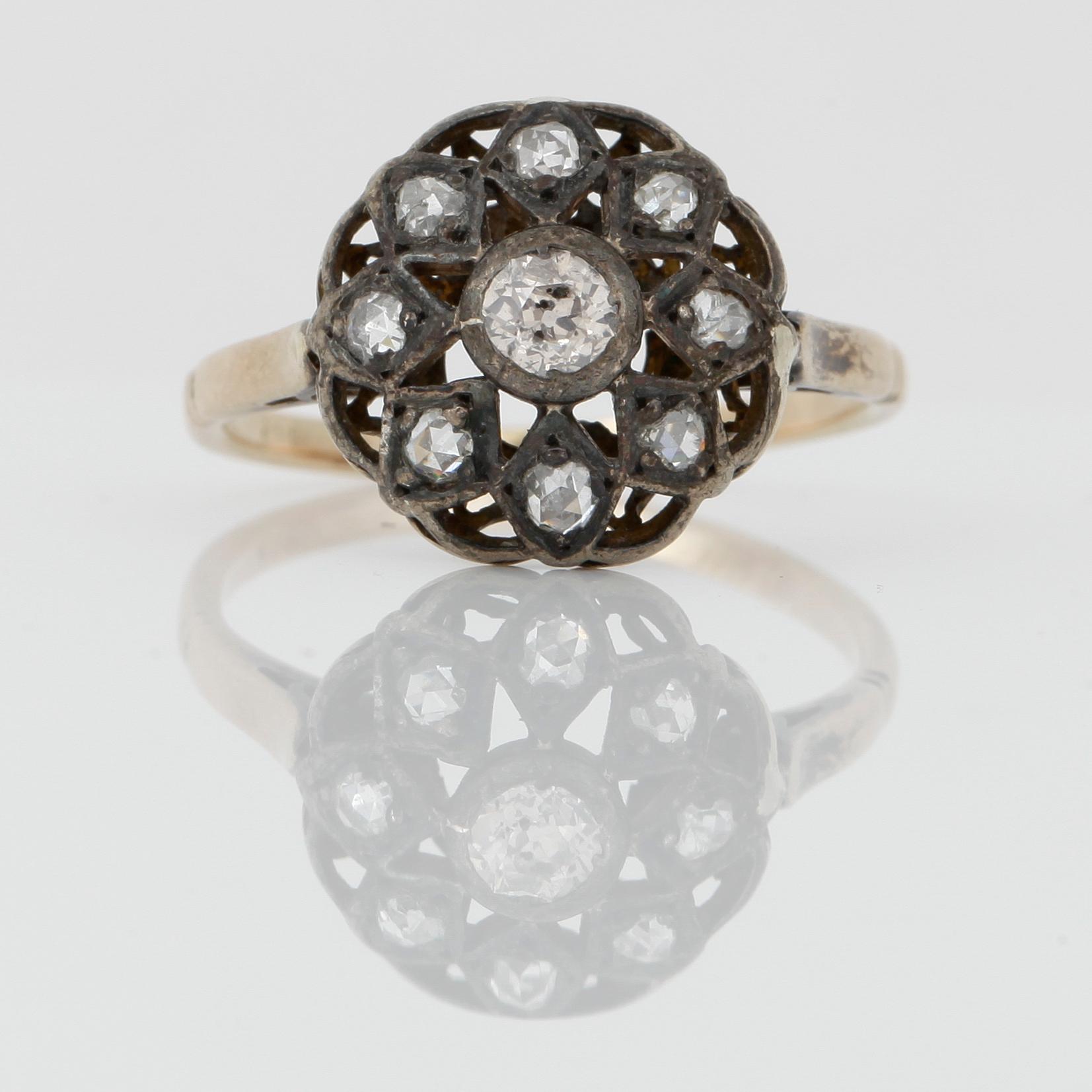 RING, 14K guld samt silver med gammalslipade diamanter. Vikt ca 2,2g.