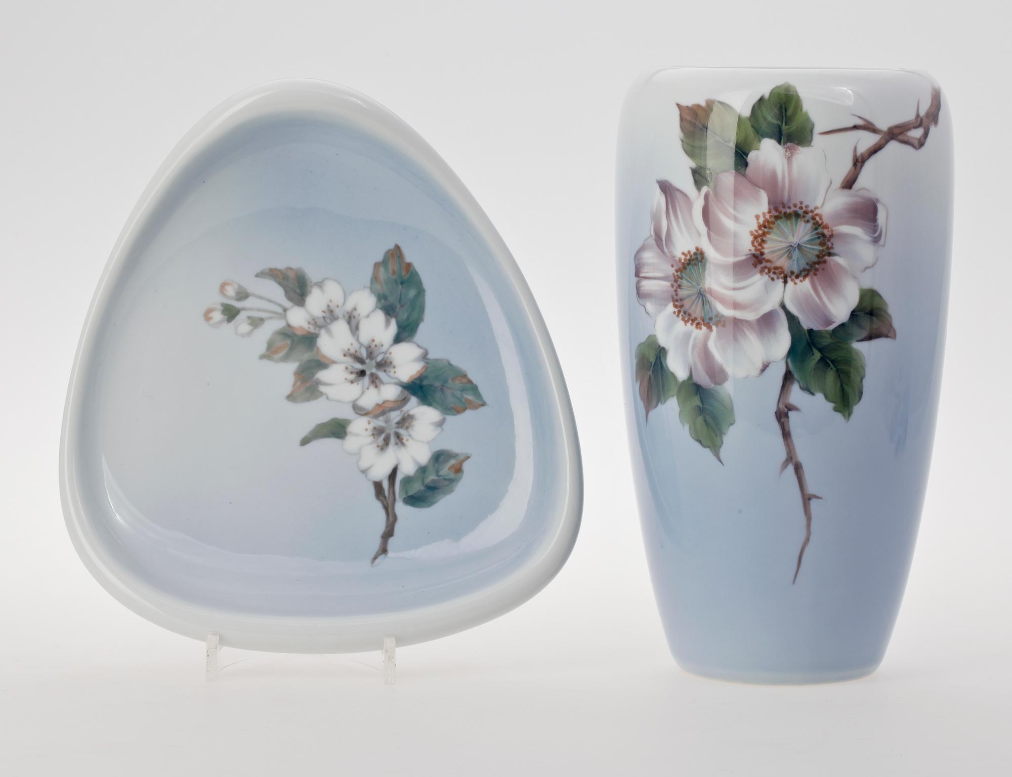 VAS SAMT SKÅLFAT, porslin, bla Royal Copenhagen.