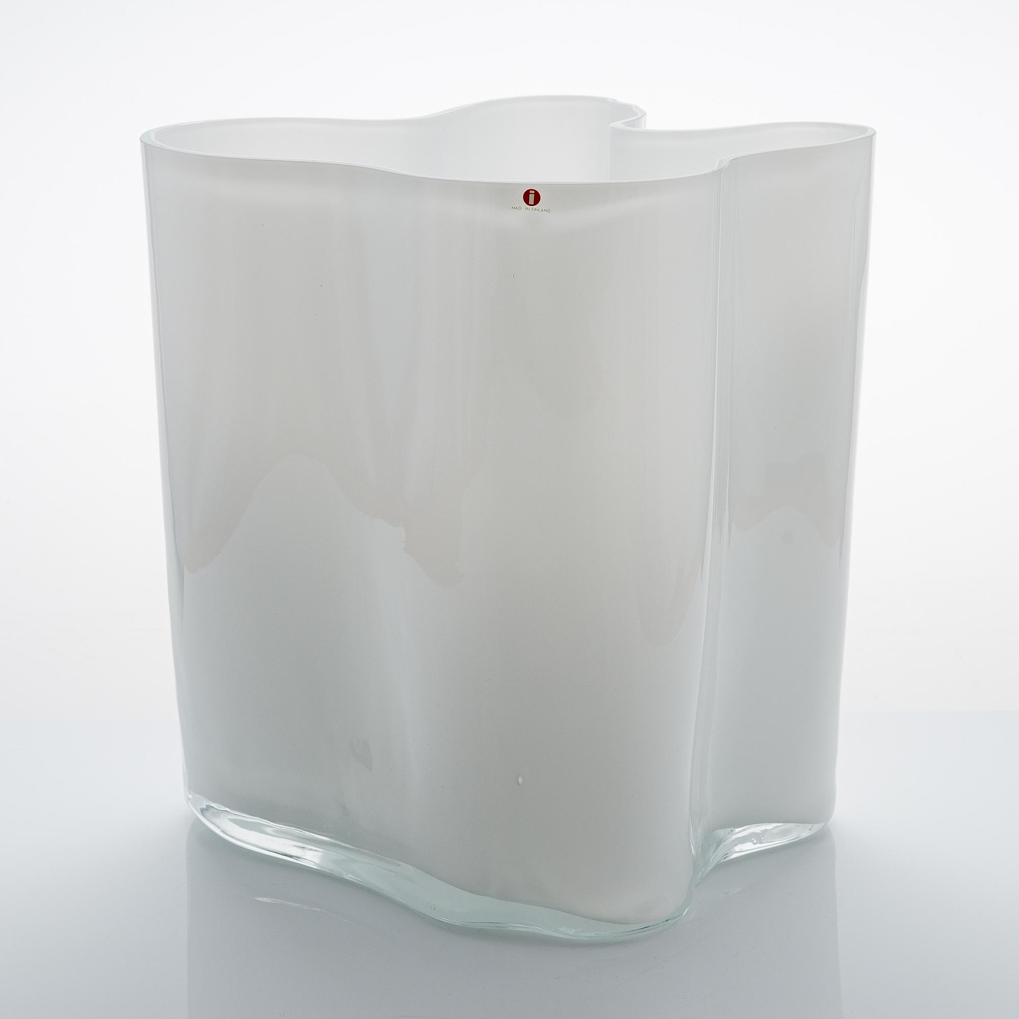 Alvar Aalto, vas, modell 3031, signerad Alvar Aalto 3031.