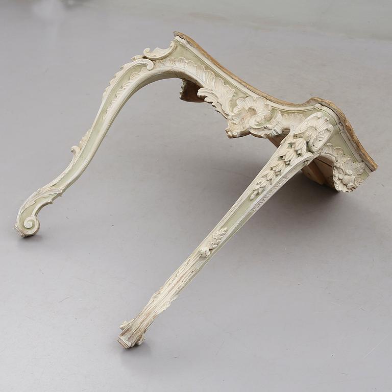 HÖRNKONSOLBORD, rokokostil, 1800-talets andra hälft.