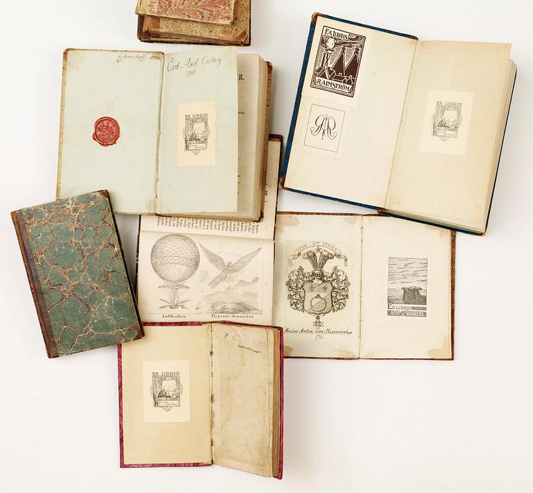 BOKPARTI OM UPPFINNINGAR OCH NATURVETENSKAP SAMT LÄKEKONST, 18 vol, bla "Stjern-himmelen.." av CA. Bischof, Stockholm 1796.