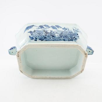 Terrine China Qianlong (1736-95) export porcelain.