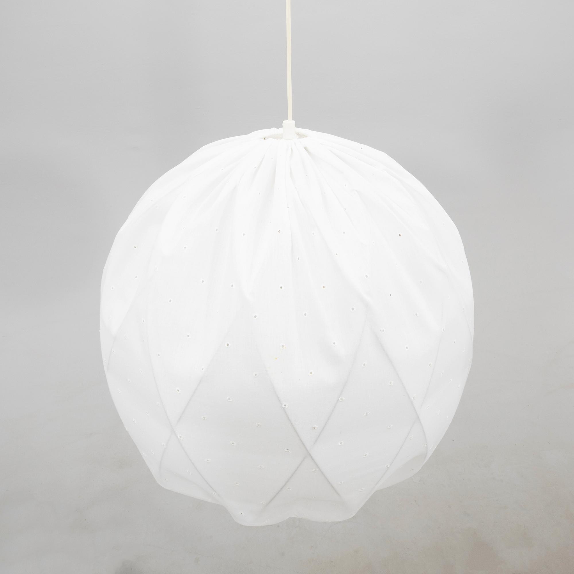 Tore Ahlsén, taklampa, "Pia-lampan", Gärsnäs.