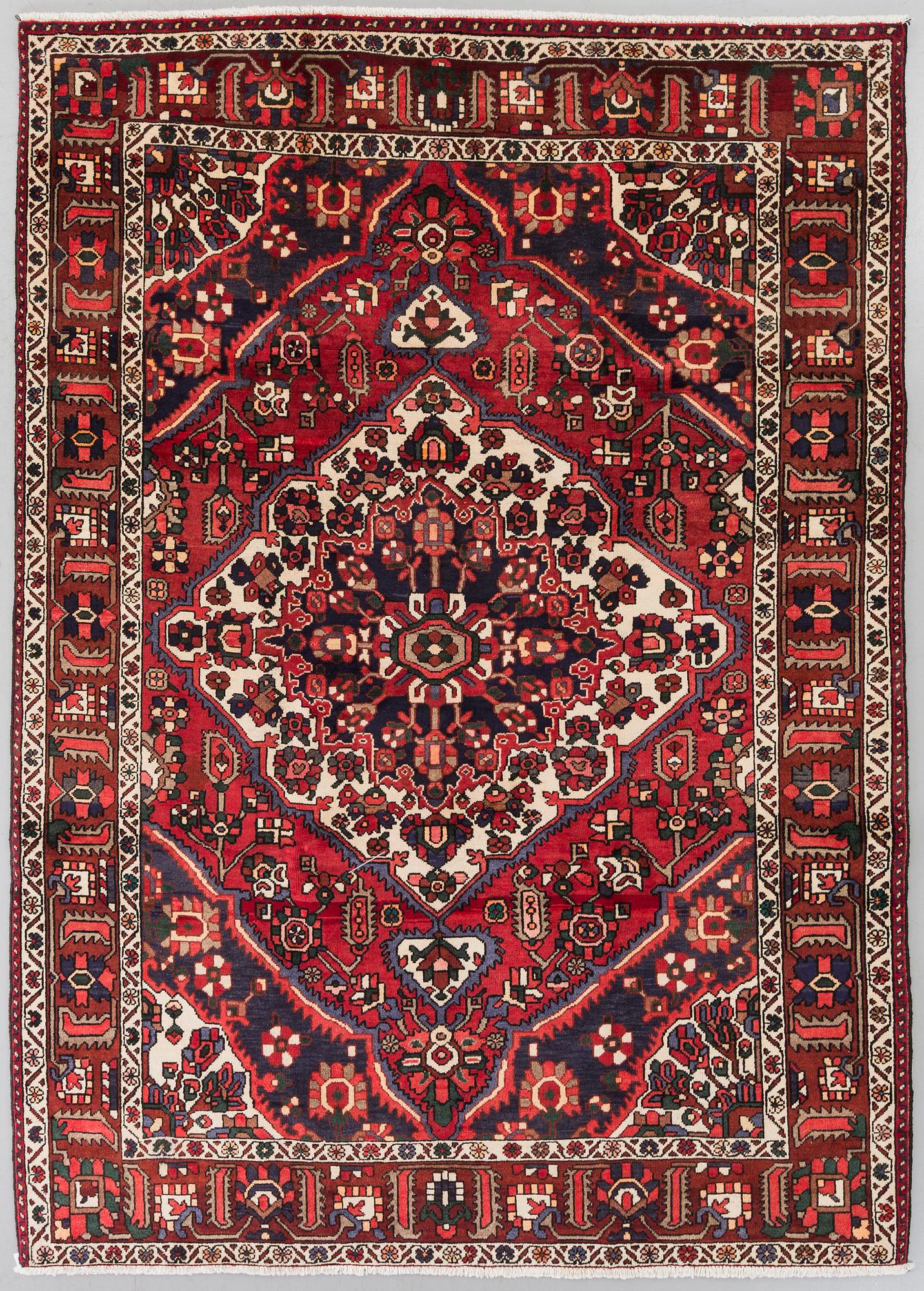 A Bachtiari old carpet, ca 296 x 212 cm.