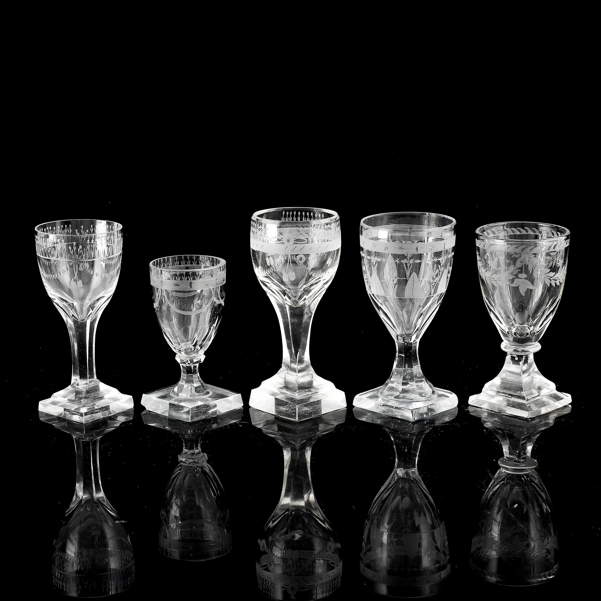 A matched set of 20 wine glasses, 19th/20th Century.