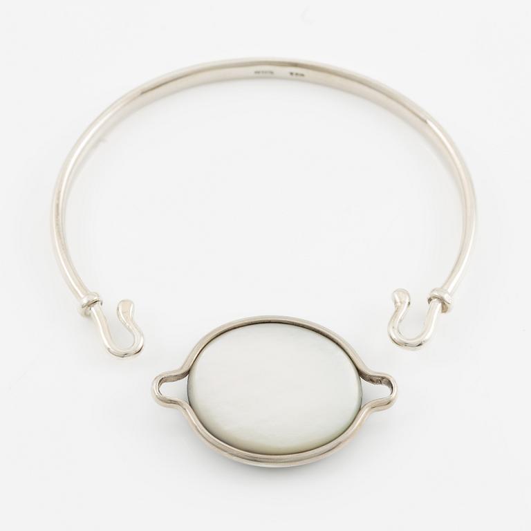 Vivianna Torun Bülow-Hübe, armband sterlingsilver med pärlemor, Jakarta, Indonesien.