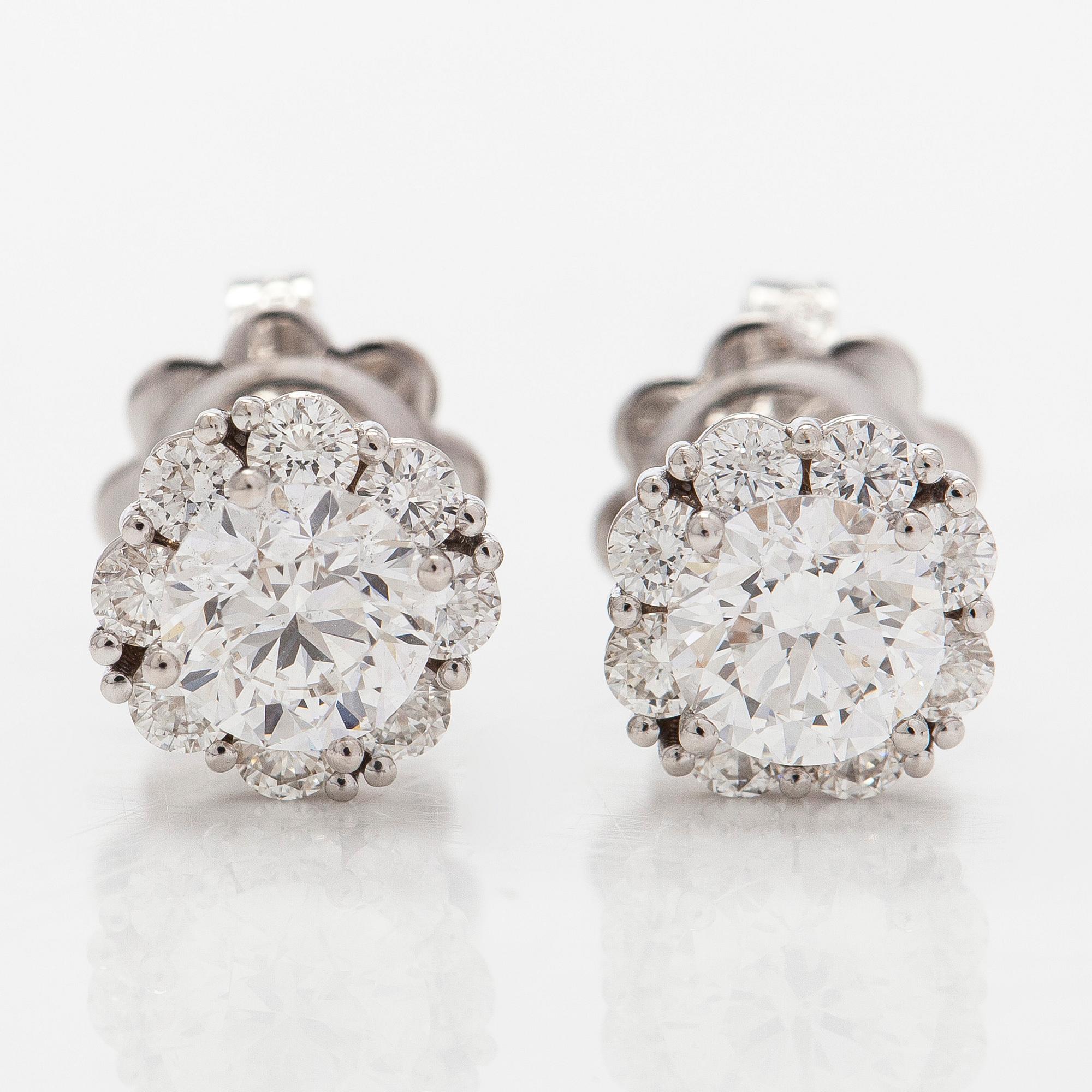 Örhängen, 18K vitguld med briljantslipade diamanter.