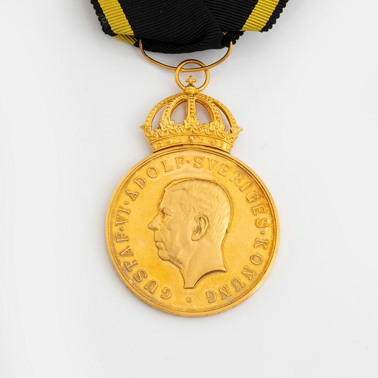 Gustav VI Adolf, medalj, 12 storleken, guld, "för trohet och flit". i etui. 1952, CF Carlman.