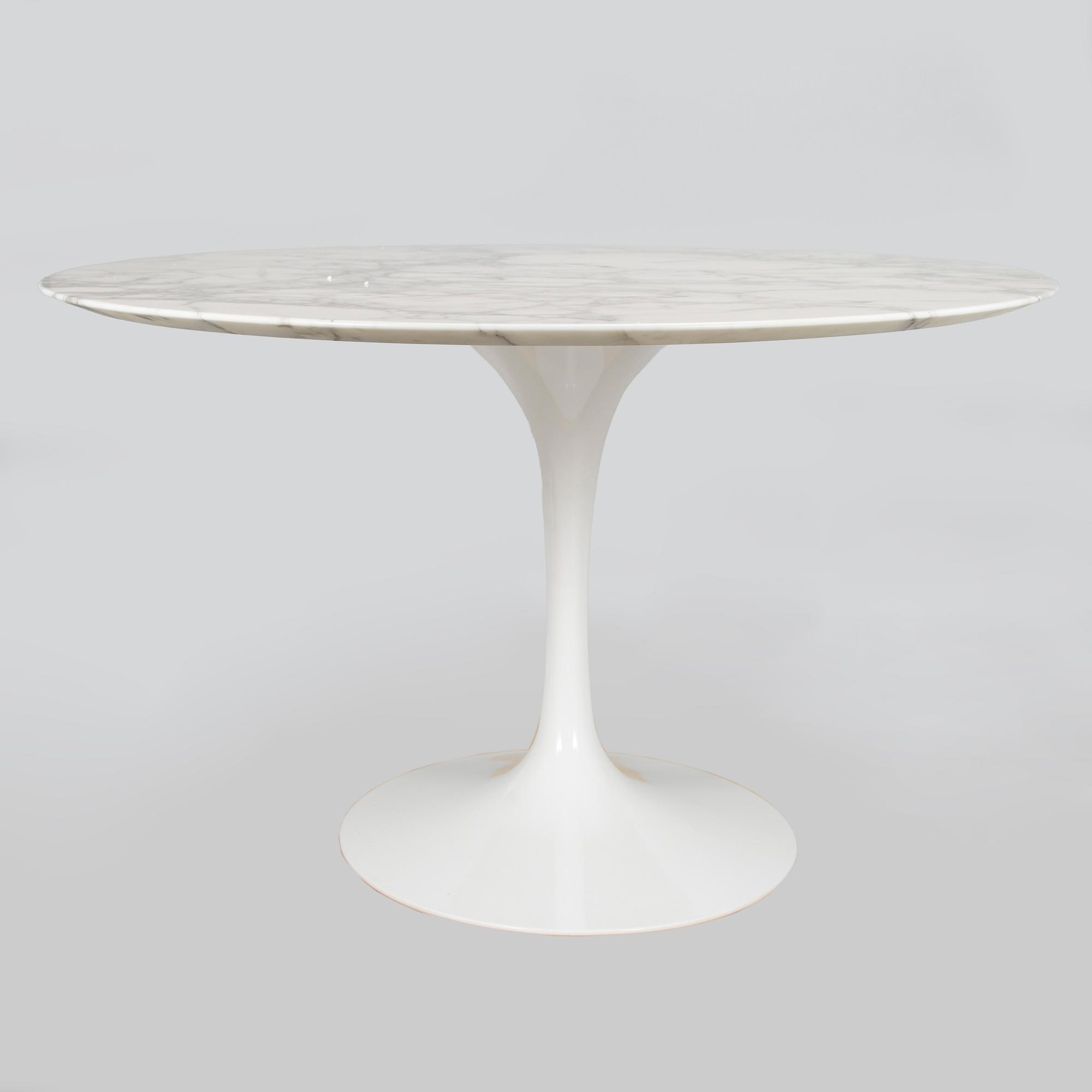 Eero Saarinen, Ruokapöytä, "Tulip", Knoll 2000-luku.