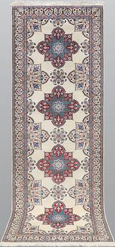 Gallerimatta, Nain, part silk, s.k. 9LAA, ca 300 x 99 cm.