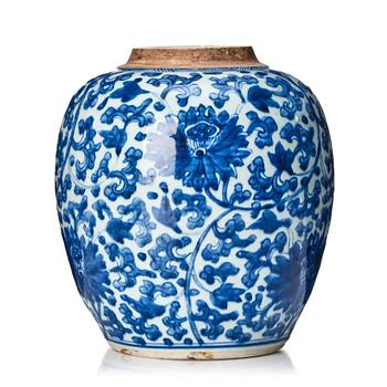 1109. A blue and white lotus jar, Qing dynasty, Kangxi (1662-1722).