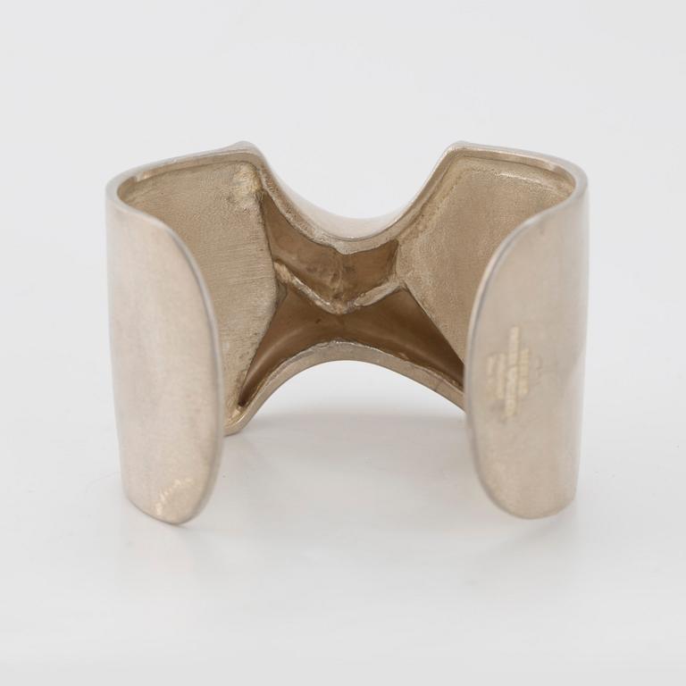 BJÖRN WECKSTRÖM, armband av sterlingsilver, "Mannen från Merkurius", Lapponia 1970. Vikt ca 70 gram.
