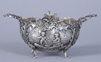 SKÅL, silver, rokokostil. 143 gram. Otydliga stämplar.