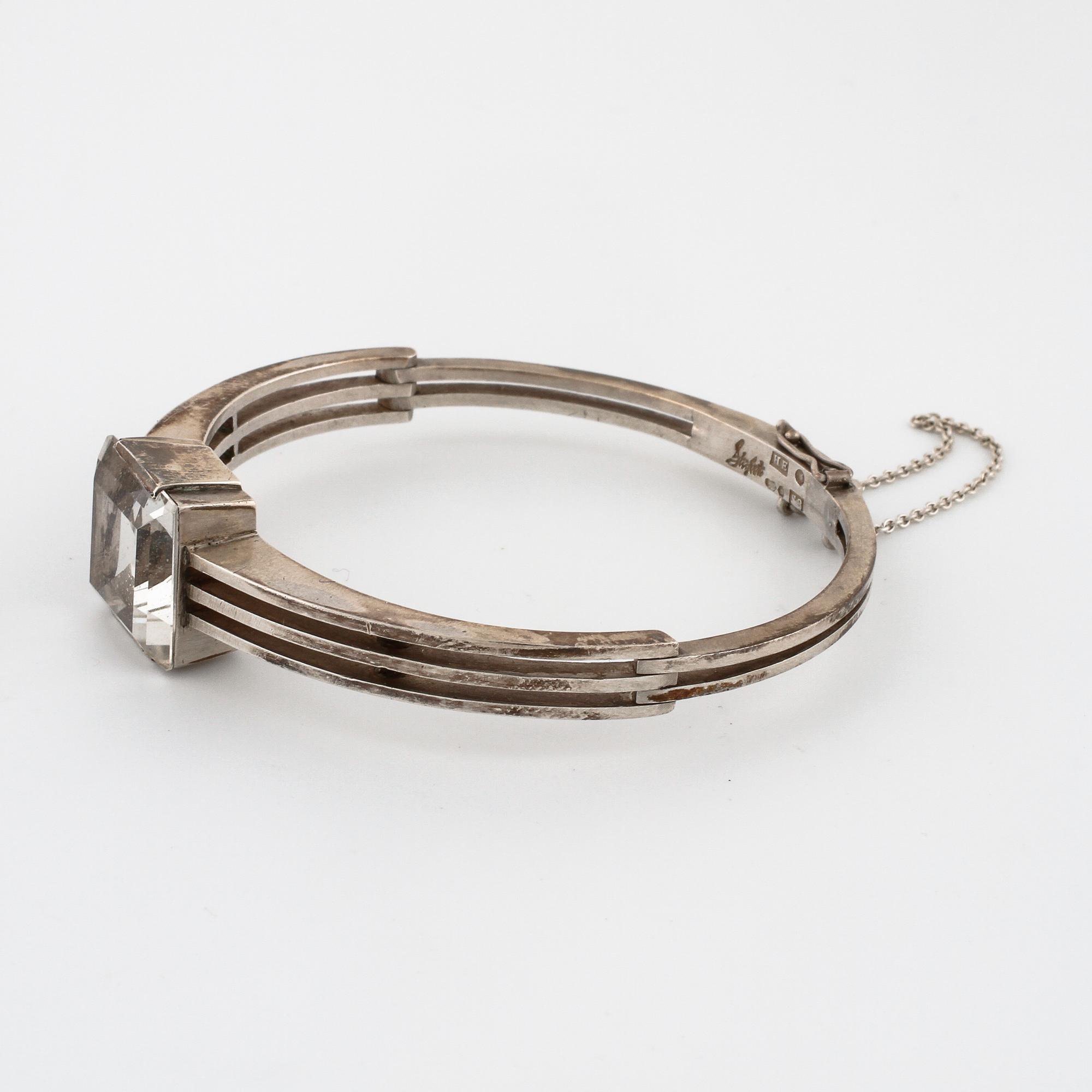 ATELJÉ STIGBERT, Stockholm, 1944, a faceted rock crystal bangle.