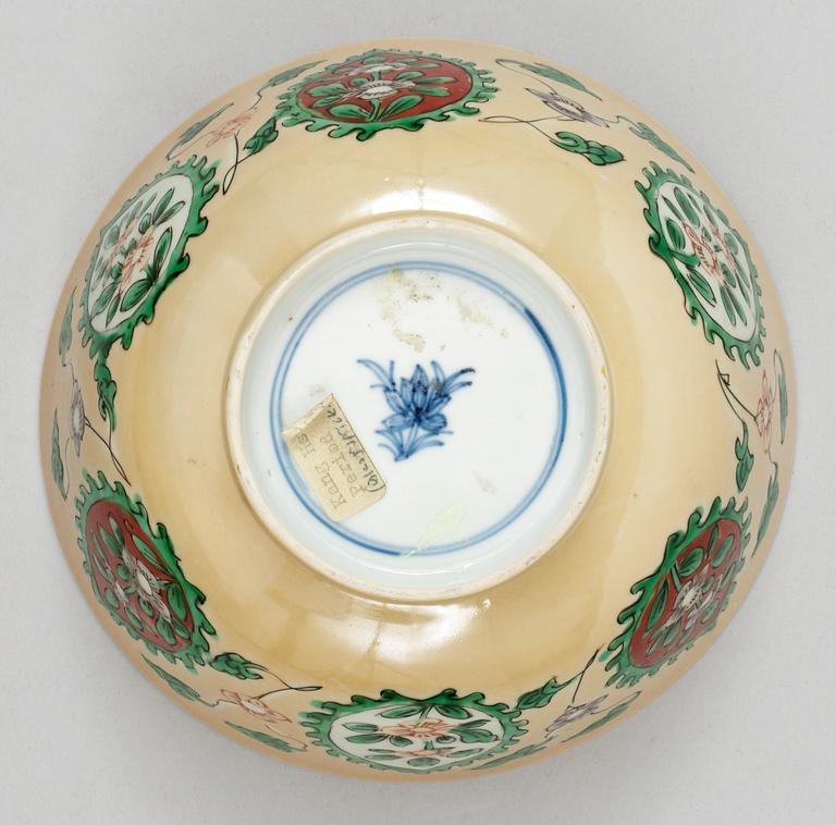 A famille verte and blue and white bowl, Qing dynasty, Kangxi (1662-1722).