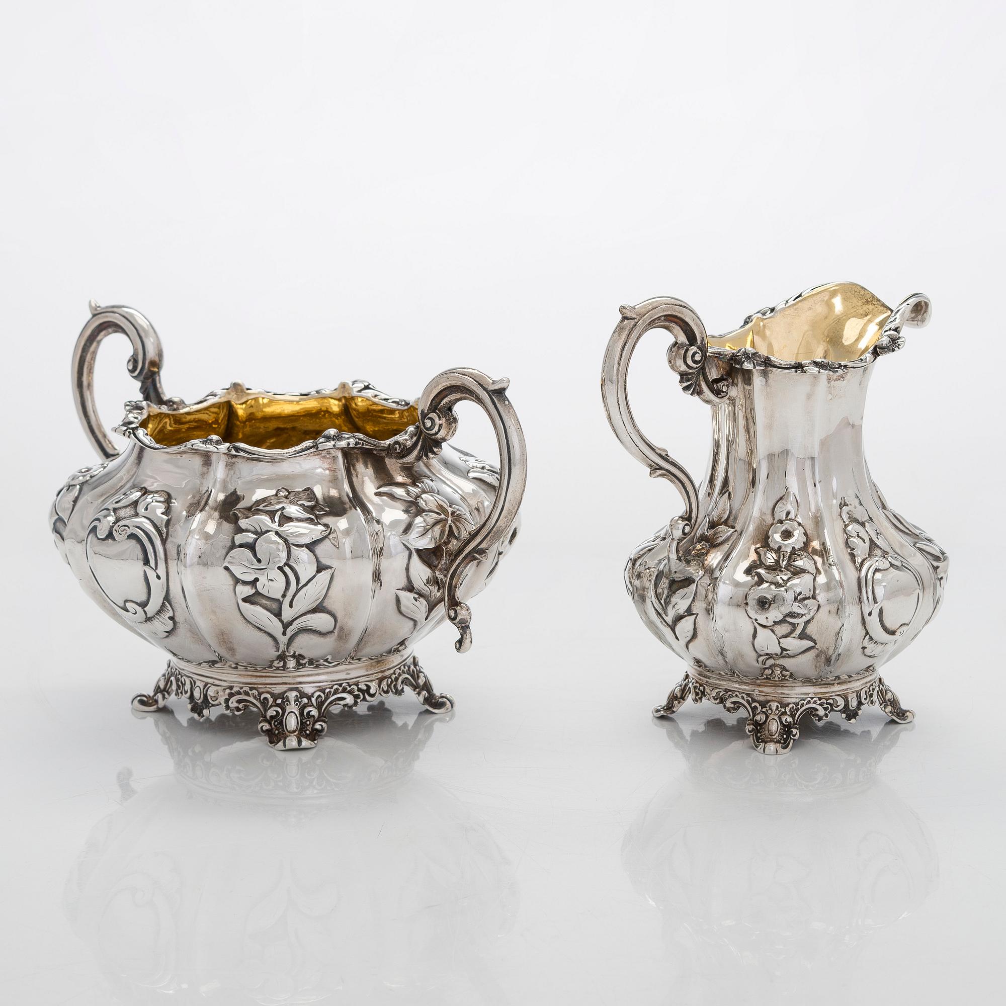 Sockerskål och mjölkkanna, sterlingsilver, London 1842.