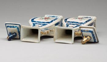 A pair of famille rose vases with cover, Qing dynasty, Qianlong (1736-95).