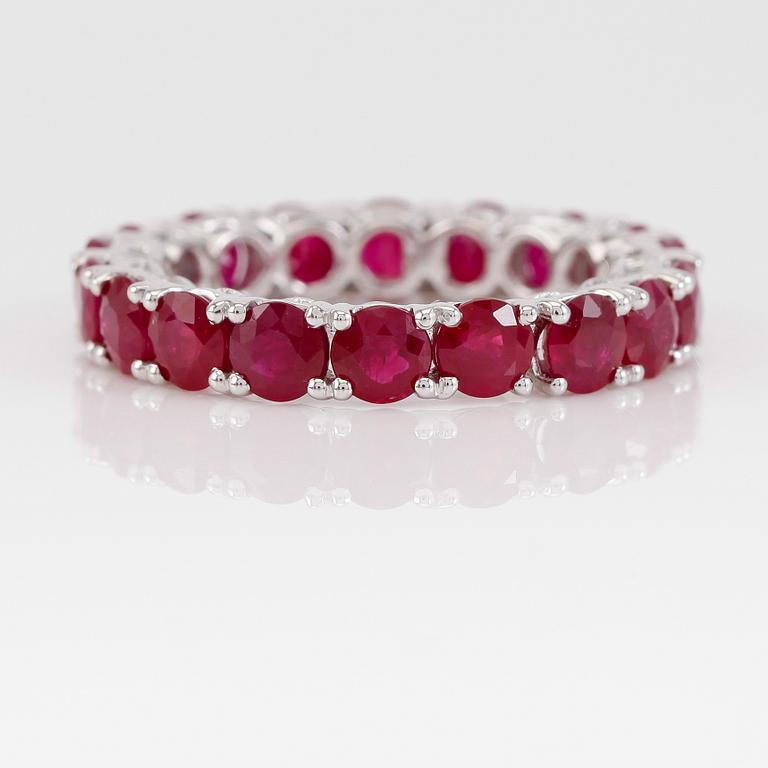 RING, 18K vitguld och rubiner tot ca 4.90 ct.