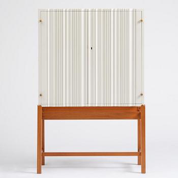 Josef Frank, a cabinet model 2192, Firma Svenskt Tenn, post 1985.