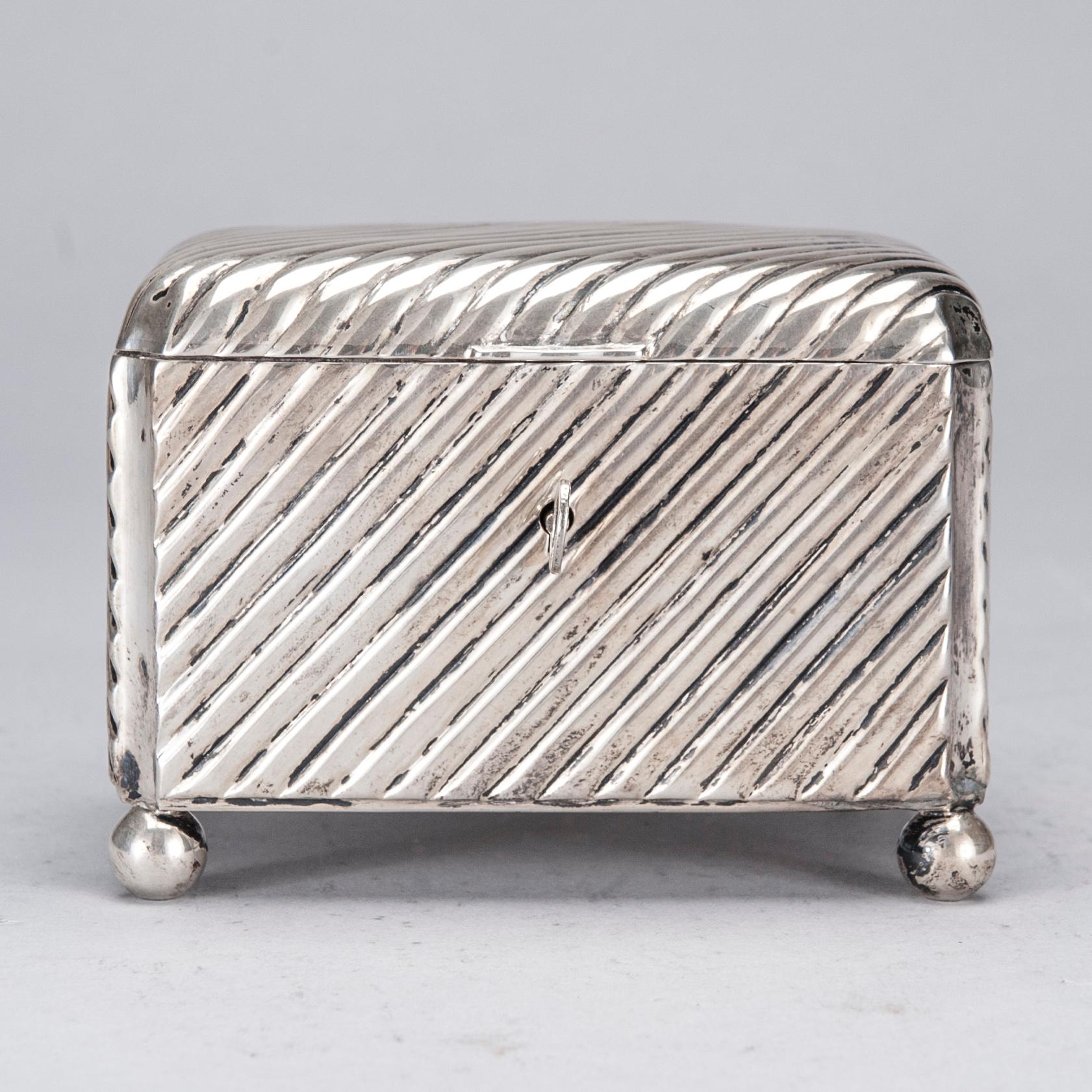 DOSA, silver, Wien, Österrike-Ungern, ca 1900. Totalvikt 326 g.