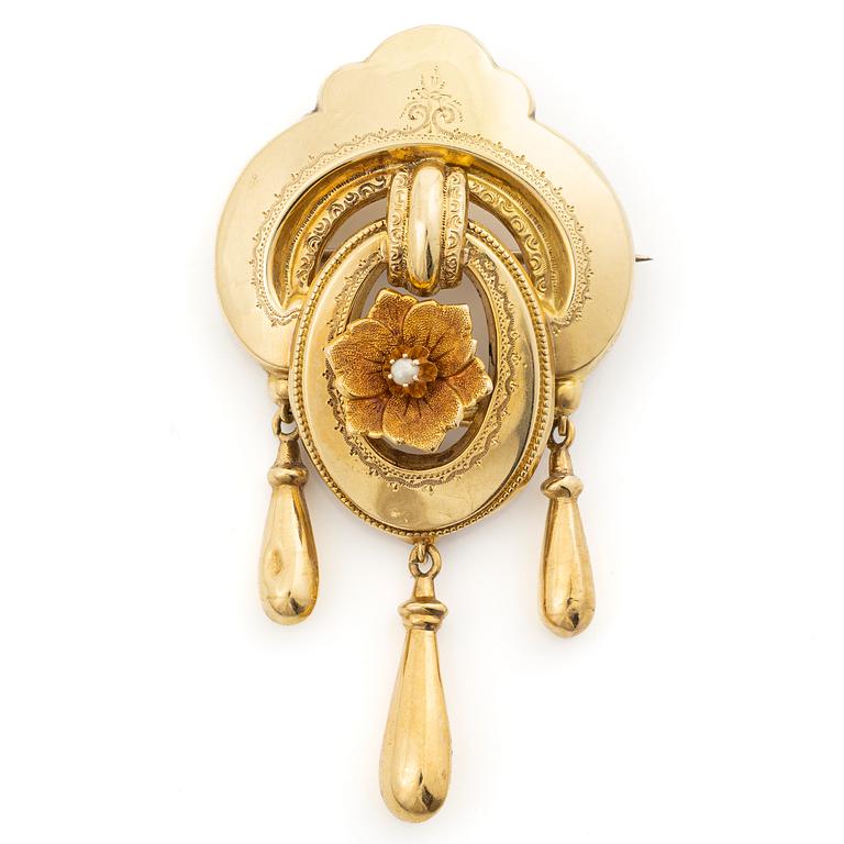 18K gold brooch with a pearl.